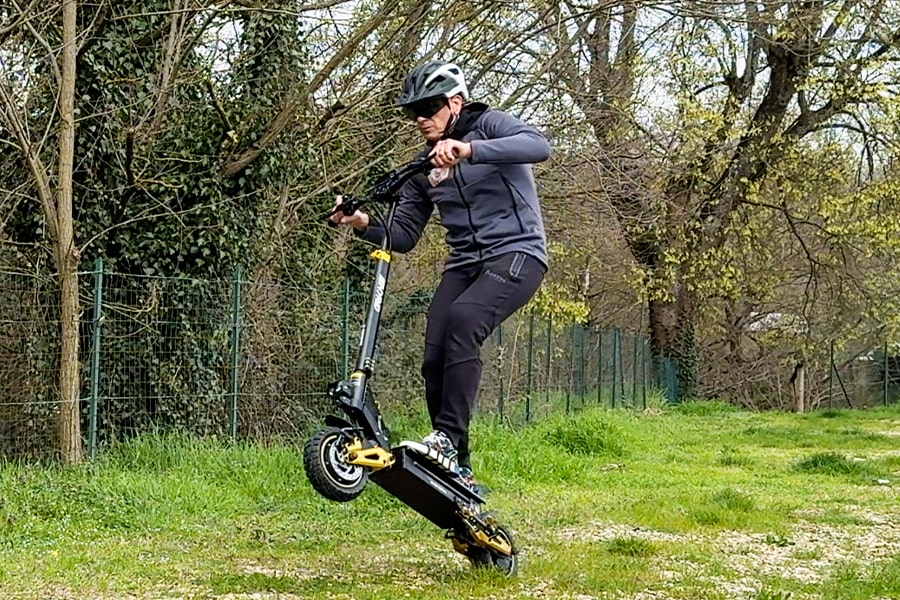 Electric Bike vs. Electric Scooter: Which Should You Buy?